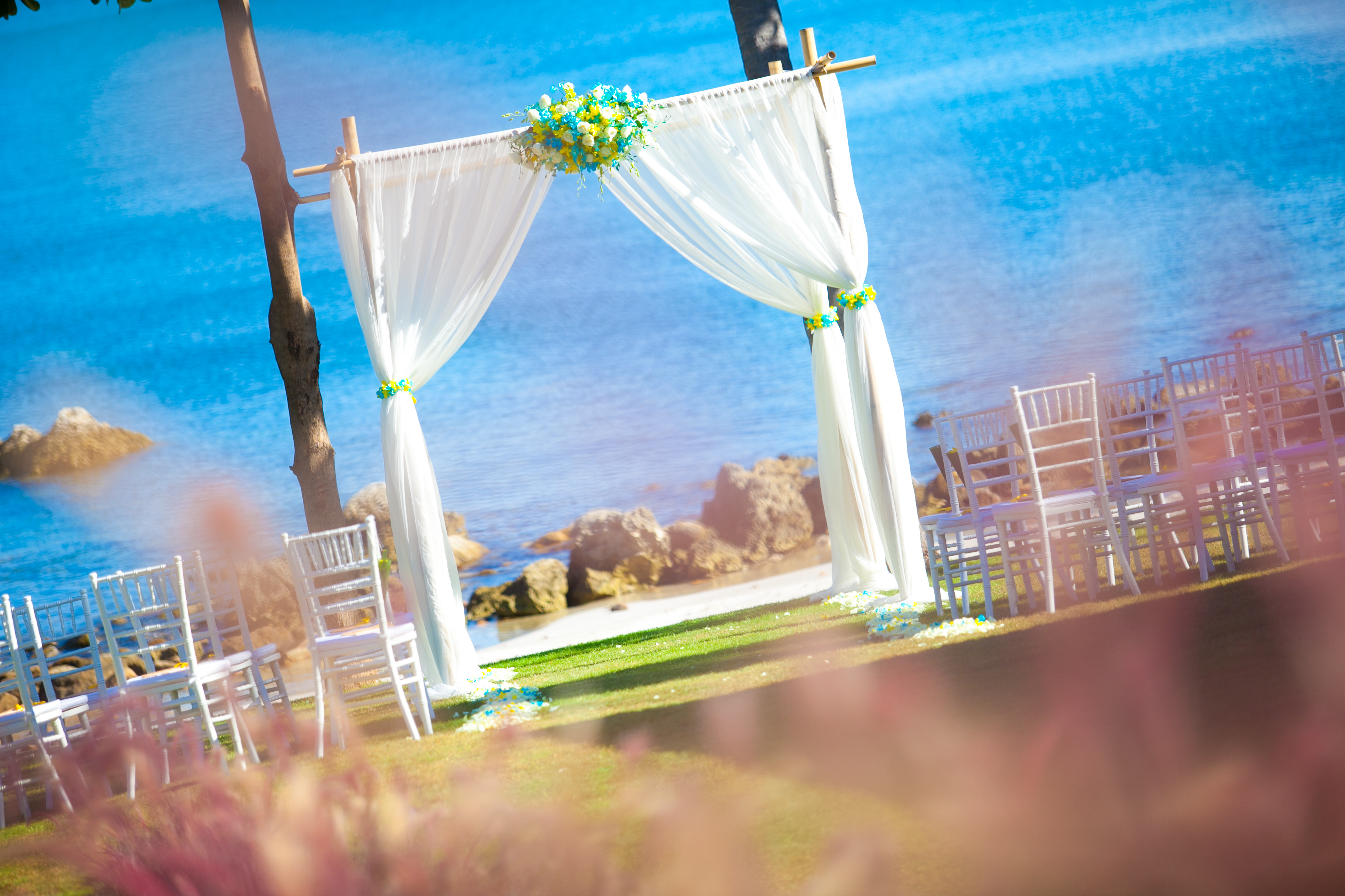 Bride and groom overlooking the bay at Samujana