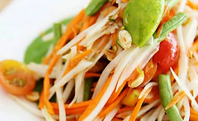 Samujana Lifestyle - How to make Som Tum (Papaya Salad)?