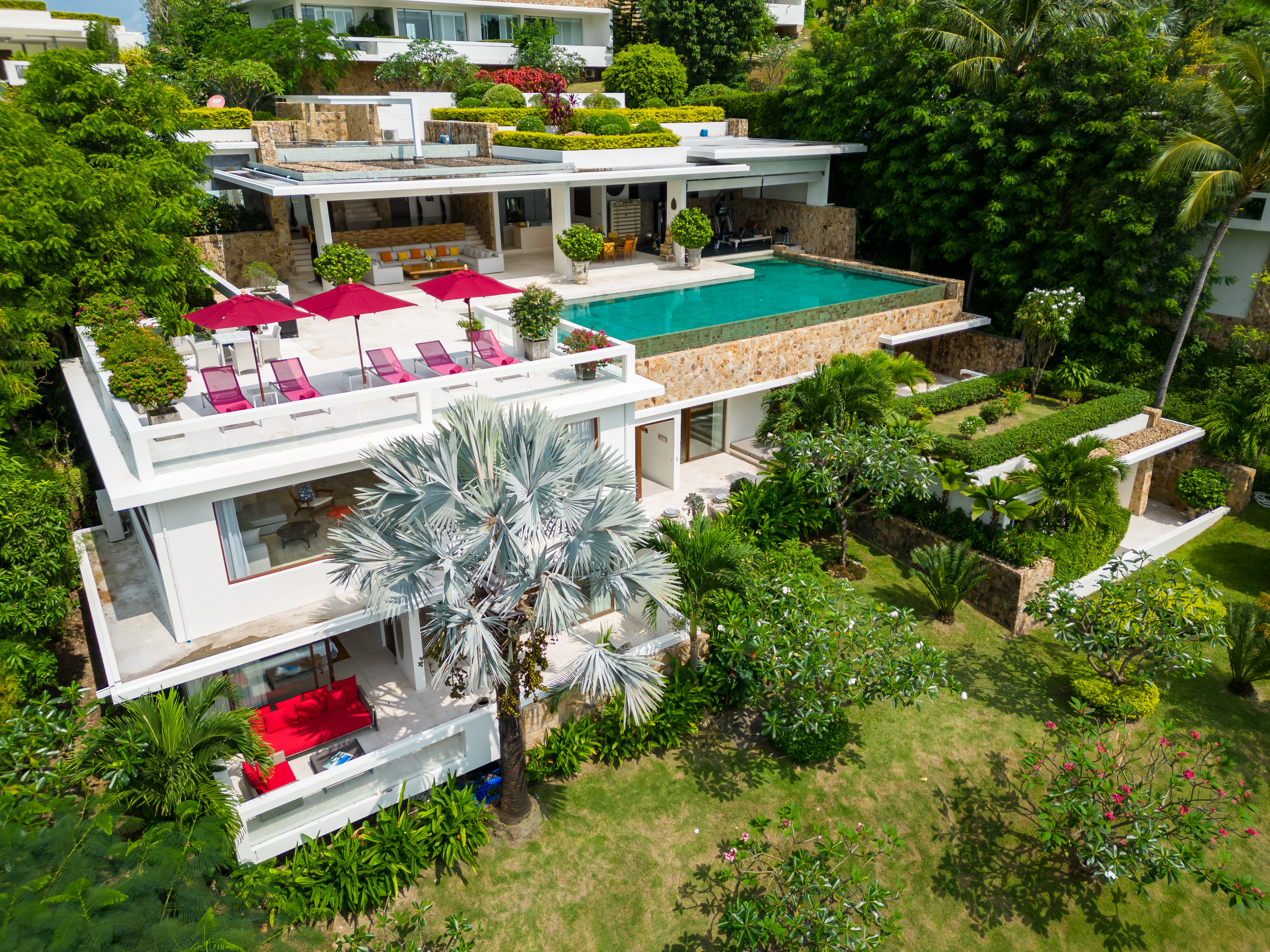 Villa 4 — image 1